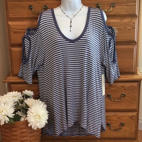 Hi Lo Peek A Boo Arm Blue Tunic NWT - Picture 5 of 8